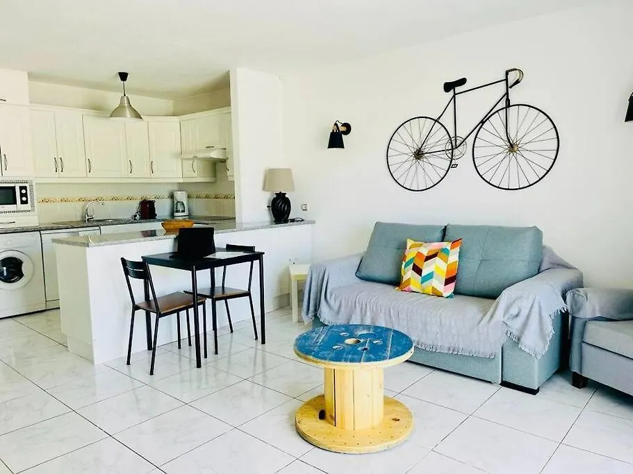 Comfy Home With Large Terrace Five Minutes From Ocean 로스크리스티아노스